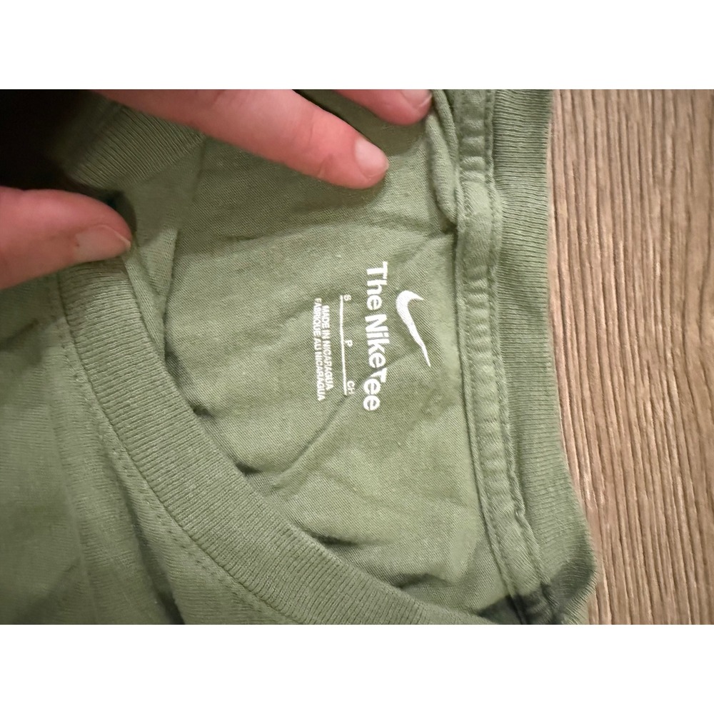 Nike green and white palm tree t-shirt – Size S Summer - Picture 3 of 4